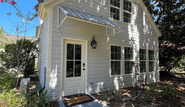 The Magnolia Cottage/Historic Carriage House 2BR