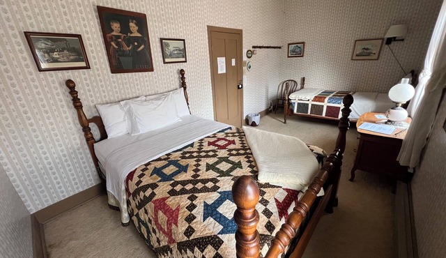 The Maid of Iowa – Riverboat-Inspired Room in Historic Inn
