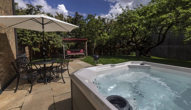 The Maid's Cottage · Rural hideaway in a cosy farm cottage with hot tub