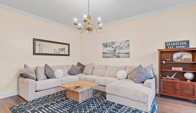 The Main Stay - Steps from Ohio River, Shopping, & Dining on Main St