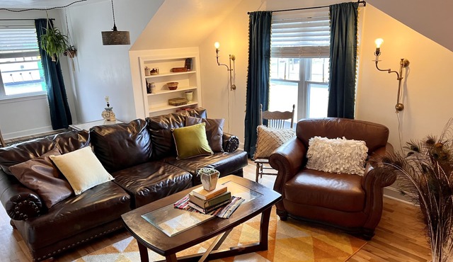 The Main Street Loft in Carmi, IL - spacious, artsy, comfortable - sleeps 6