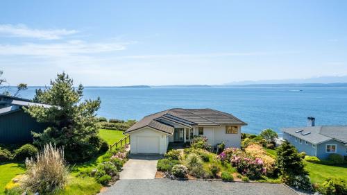 The Majestic Blue View by AvantStay Waterfront