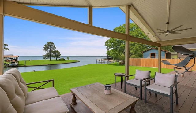 The Mallard on Blue Cove at Cedar Creek Lake with Hot tub!