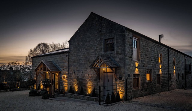 THE MALT KILN, pet friendly, with hot tub in Harrogate