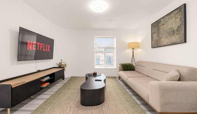 The Manchester Chic Flat |Modern Living | Sleeps 4