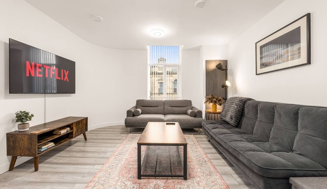 The Manchester Town Escape | Parking | Sleeps 4