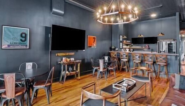 The "Manhattan": Downtown Speakeasy