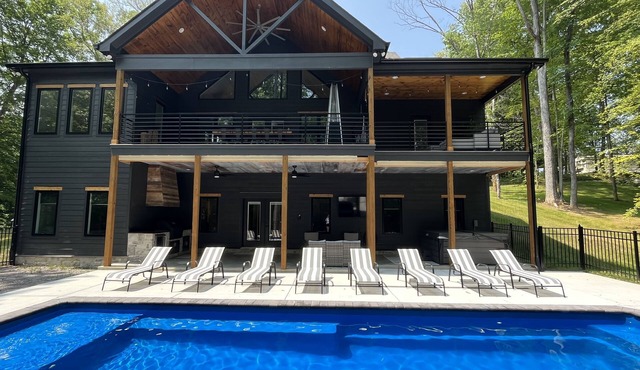 The Manor @ Center Hill Lake w/private pool