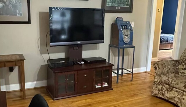 The Manor - Charming 3-bedroom house in lovely Oneonta with WiFi, AC