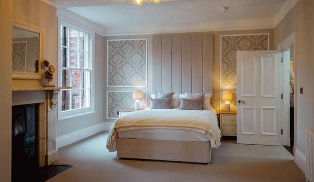 The Manor Lodge, Repton - Luxury House Sleeps 14