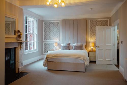 The Manor Lodge, Repton - Luxury Derbyshire Home Sleeps 14