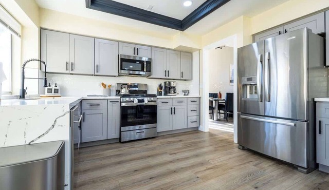The Manor - Spacious 4BR Home in Moreno Valley