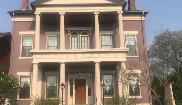 The Mansion on Park Avenue - walk to downtown Galena