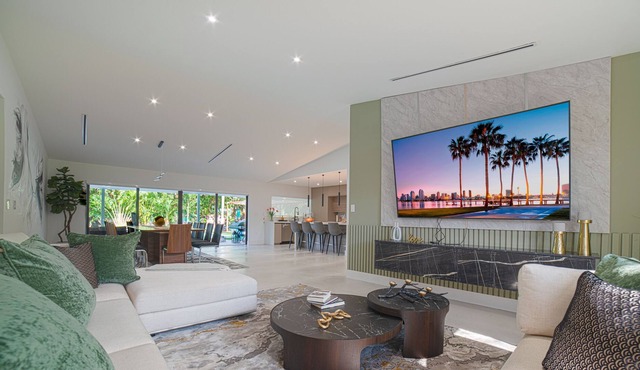 The Mansion Pickleball, Golf and heated pool