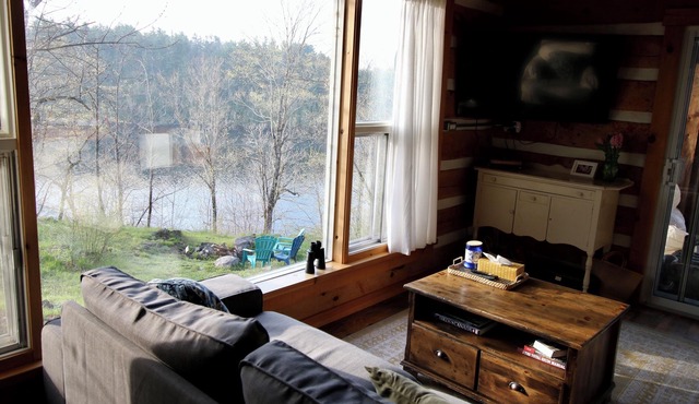 The Maple Cottage - Lakefront Cottage, Private, Pet-Friendly, Nature Retreat!