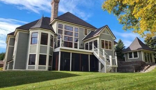 The Maple Lake Villa