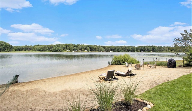 The Maple & Oak - Lakefront Home with Private Beach