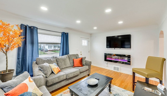 'The Maple Tree' Home: 14 Mi to Downtown Cleveland