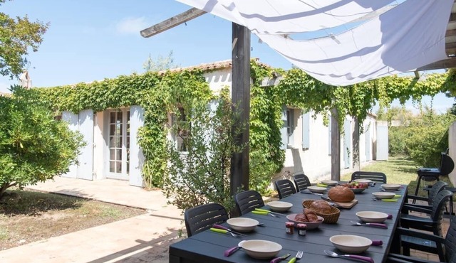 The Marais Aixois for 13 people