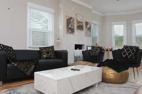 The Marbled Speakeasy - San Antonio Luxury Home by the Alamo