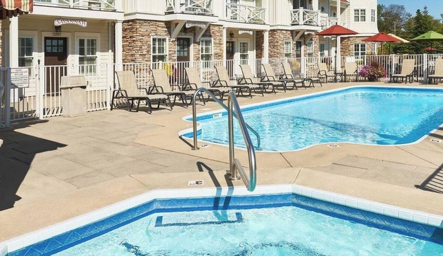 The Marblehead: 3BR Boutique Suite Sleeps 10 | Pool, Hot Tub, Free Golf, Near Lake Michigan
