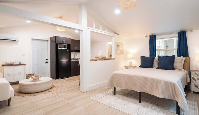 The Margaret Suite | Renovated studio, shared pool