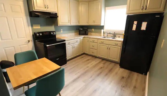 The Maria Two Bedroom LOWER, close to Falls & Casino!
