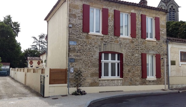 The MarieJo house, located in the heart of a pretty village, Villandraut