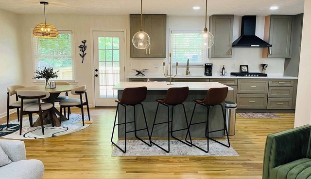 The Marietta Haus close to I-75, East Cobb, and Truist Park! Sleeps 5