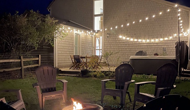 The Mariner Petite: 2BR, Hot Tub, In Village, Pets
