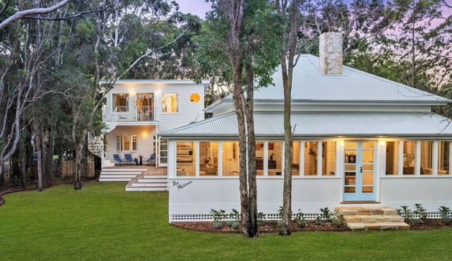 'The Mariner' Waterfront Beach House with Hot Tub