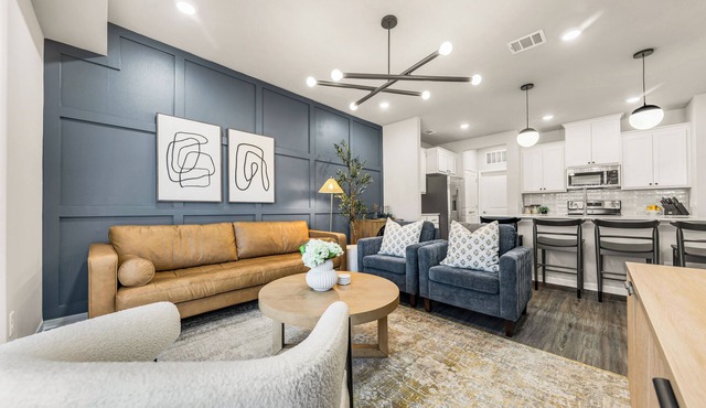 The Mark, B/CS - Luxurious 2BD/2BA condo 5 min from Downtown Bryan - New Listing