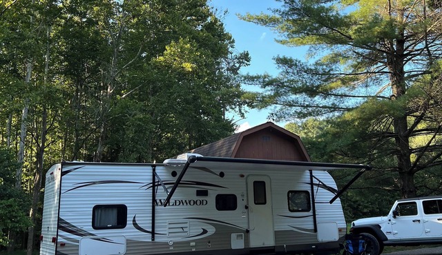 The Mark Twain @River Run, 28 ft camper that sleeps 4, waterfront -private dock