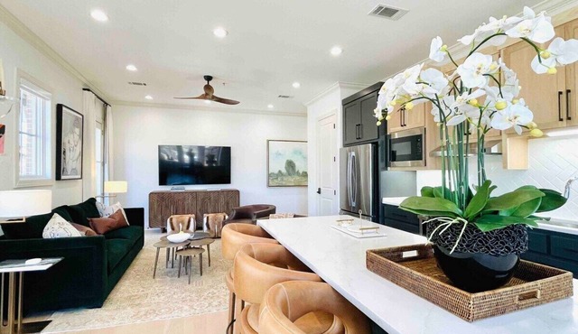 The Marley, 2BR Square Stay by Velvet Ditch Villas