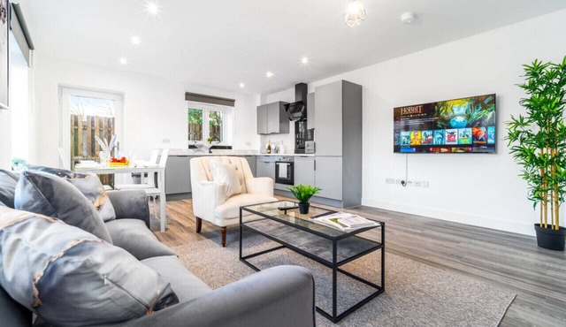 The Marsons Collection - 2 Bed - Parking - Balcony