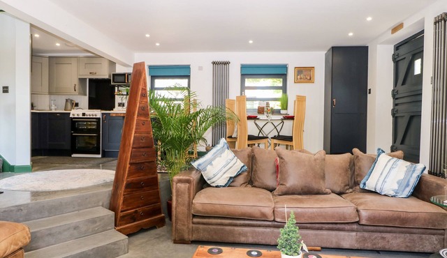 THE MASTERS HOUSE, pet friendly, with a garden in Hurstpierpoint