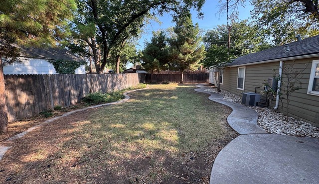 The Matador Cottage Near TTU (Entire Property)