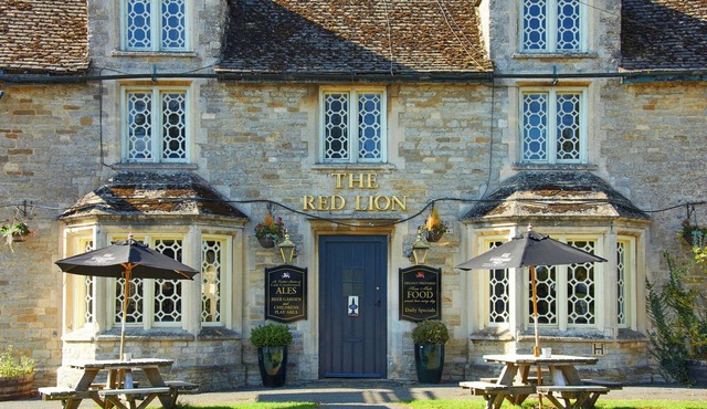 THE MATCHBOX, pet friendly, with open fire in Evenley