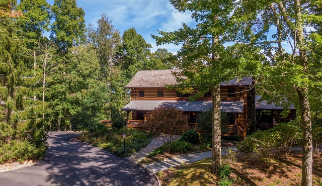 The Matney Ridge Estate- home with hot tub and firepit