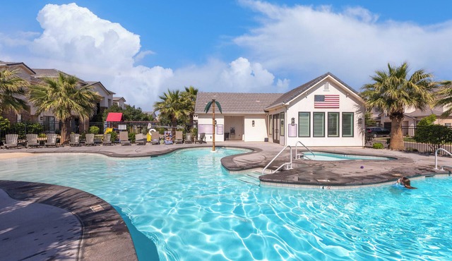 The Maverick|Resort Amenities, PlayStation, Grill, and more!