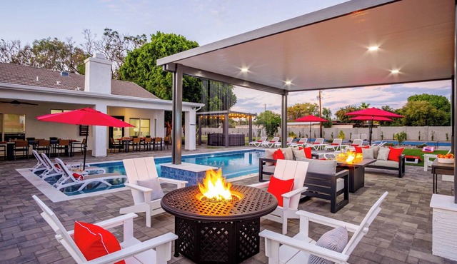 The Max Resort! 1.5 Acres! Enjoy Pickle Ball, Pool, & Fun!