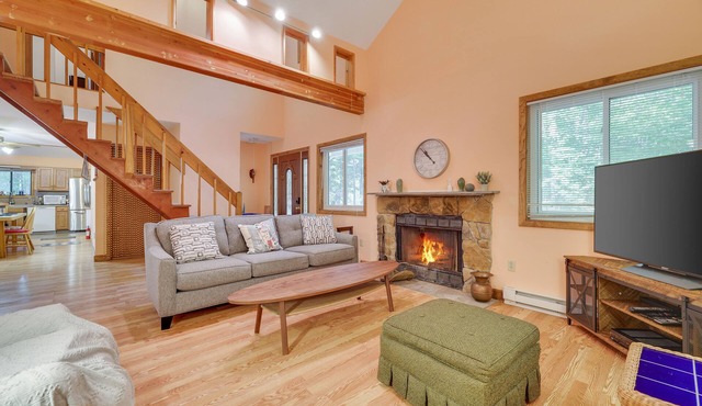 The Maxatawny Mansion with Sauna, Game Room, & Jacuzzi!