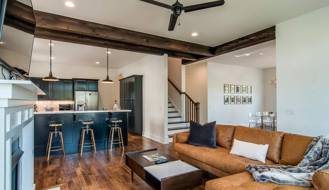 The Maxwell - Luxuriously Styled Home Near Amazing Restaurants!