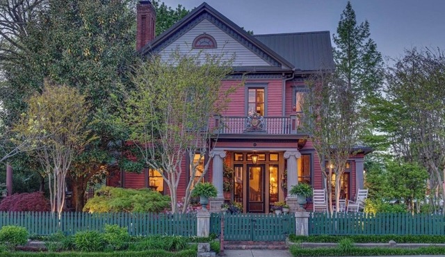 "THE MAYBELLE" 1892 Historic Two Story Victorian Home, Downtown Springfield, TN