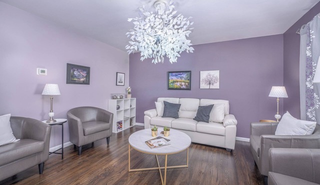 The Meadow at Kenyon: Beautiful 4-bedroom just steps from Kenyon College.