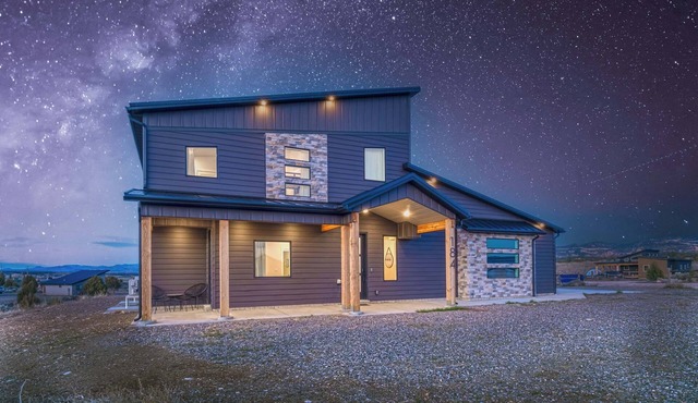 The Meadow at Nat’l Parks |Hot Tub| Sleeps 10