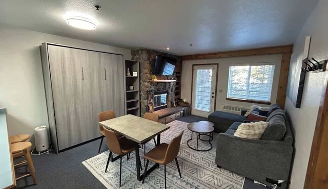 The Meadows- Charming 1BD2BA Ski Condo