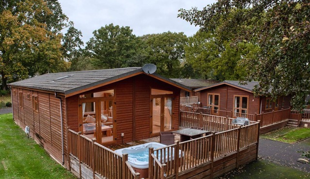 The Meadows - Hot Tub Country Lodge
