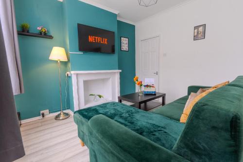 The Medway Hub Contractors & Families Welcome -Sleeps 6 - Pool Table