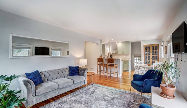 The Meeker House Charming 3/4 Bedroom Home w/Hot Tub